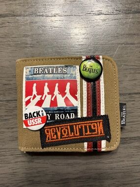 The Beatles Bifold Wallet (2006
Apple Corps Ltd) Two Pins - NWOT